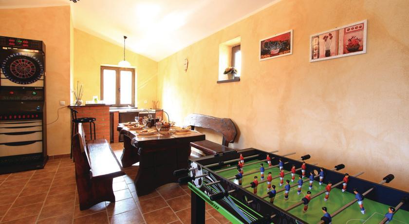 Gorgeous Home In Labin With Kitchen Rasa Room photo